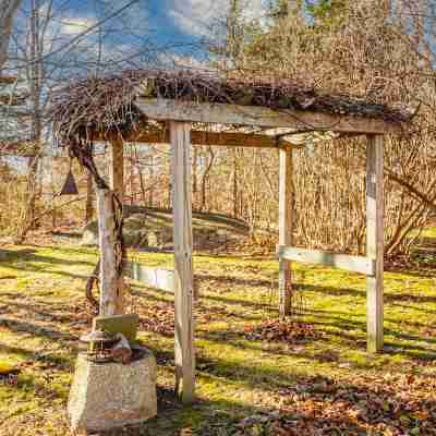 Antique Cottage RARE PRIVATE SAUNA Lighthouse Beach Nearby Trails Firepit Hotel Exterior
