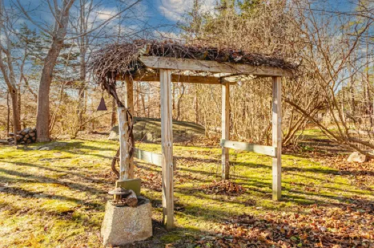 Antique Cottage RARE PRIVATE SAUNA Lighthouse Beach Nearby Trails Firepit