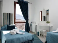 Lovely house close to the lake with panoramic lake and mountain views Hotels in San Siro