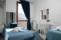 Lovely house close to the lake with panoramic lake and mountain views