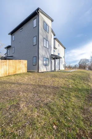 Charming Bloomington Retreat 4BR/Townhouse/Pet-Friendly! Book Now & Save!