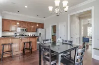 Beautiful Townhouse at De Tonti Square