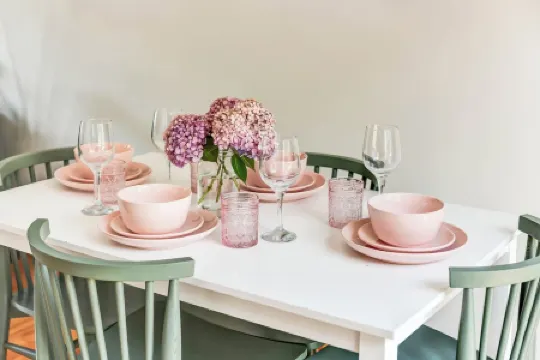 Walk to Beach! King Bed & Free Beach Passes