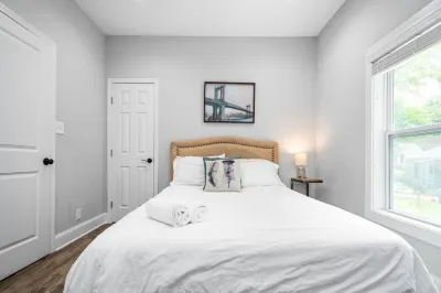 Spirit of ATL - Minutes to Airport & Downtown! Hotels near Delta Flight Museum