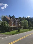 Gedney House Apt. 2: Only 8 Minutes to Bethel Woods! Newly Remodeled!
