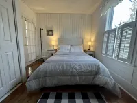 Quaint Neighborhood / Close to Beaches