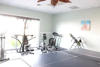 BEAUTIFUL CONDO - AMAZING BEACH VIEW FROM PRIVATE BALCONY Hotels in 