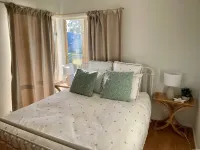 Family friendly holiday home Holiday Haven Huskisson Beach附近的飯店