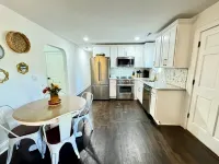 Buttercup Hideaway; Cozy Oasis Near Wfu, Reynolda Gardens & Historic Graylyn Hotels in Forsyth County