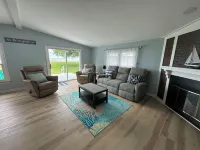 Pet Friendly Beach House, Bay Access, Stunning Views, access to State Park