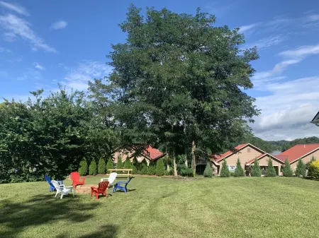 Waterview Retreat - In town convenience with beautiful Lake & Mountain Views