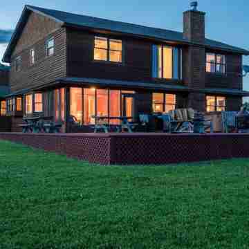 Near Chico Hot Springs, Hot Tub, 2 Fireplaces, IR Sauna, EV Charger, Foosball Hotel Exterior