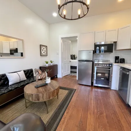 Beautifully Restored! - New Orleans 3 Bedroom Shotgun Home-15 Min French Quarter Отели рядом с достопримечательностью «Зоопарк «Одюбон»»