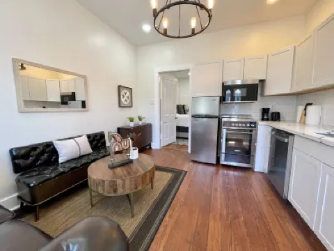 Beautifully Restored! - New Orleans 3 Bedroom Shotgun Home-15 Min French Quarter Hotel dekat Kebun Binatang Audubon