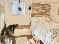 Private Forest Lodge w/Game House, Spa, mins to DT