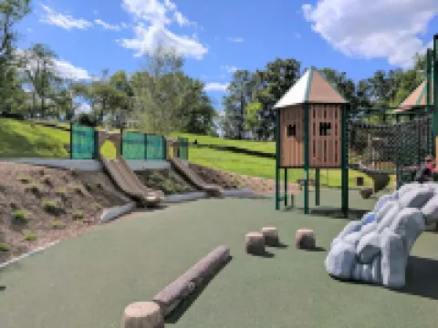 Serene Upstairs Apt. Walk to Town, Train, & Beach Ferry! Off-Street Parking. Hotels in Greenwich