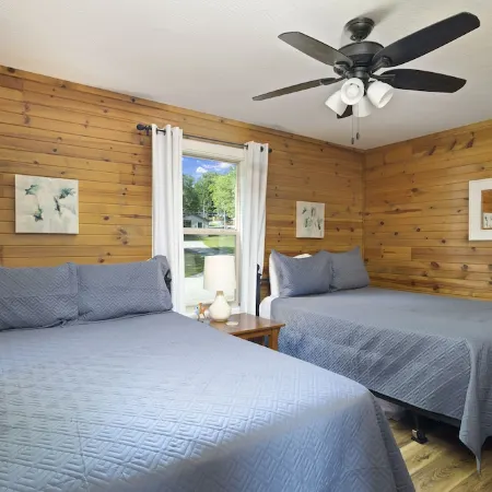 Private Hot Tub!  Kayaks. Serene Lakefront. Pool.