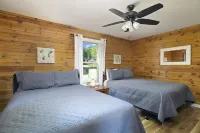 Private Hot Tub!  Kayaks. Serene Lakefront. Pool.