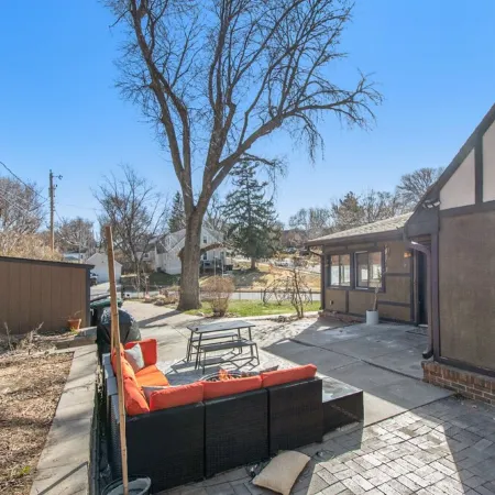 Spacious Family Retreat: King Beds+Arcade+Playground. Minutes from Zoo/Downtown