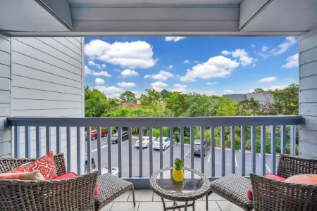 Unwind by the Beach - Savannah/Tybee Отели рядом с достопримечательностью «Cockspur Island Lighthouse»