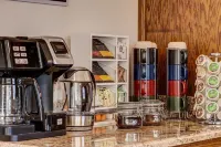 Stylish 3/2 Home • Boat Slip • Lake Access • Lake View! King Beds • Central Loc