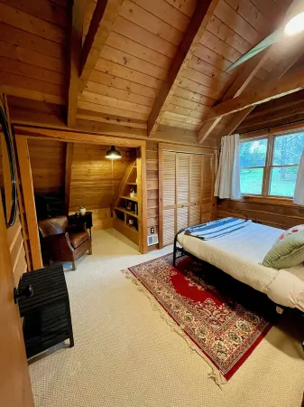 Cedarbank • Cabin in Virginia Wine Country