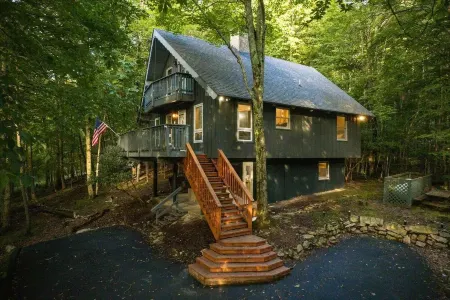 Cozy Cabin in Beech Mountain - Fireplace