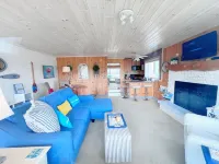 Cozy 1 bd/1.5 Bath Condo in tranquil Crooked Lake with Kayaks & Dock