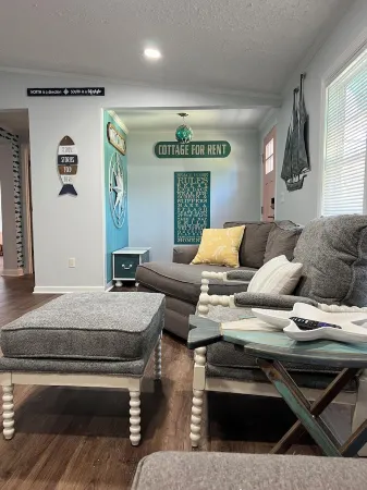 Bring your boat!! We are close to the boat ramp! Come stay with us