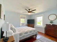 Clean & Cozy 2Bed by the Beach & Newport