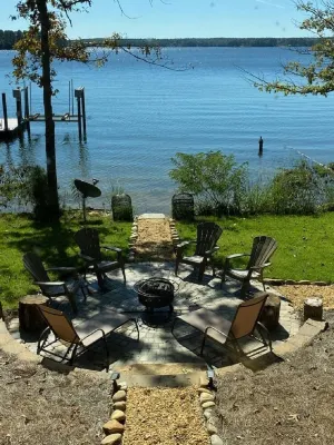 DREHER DREAMS CABIN-LAKEFRONT- + FISHING, KAYAKS,PADDLEBOARDS,6 BEDS SLEEPS 8!