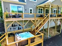 Luxury 5 bedroom, Mountain Views, Hot Tub, Game Room, Gourmet Kitchen, Hiking