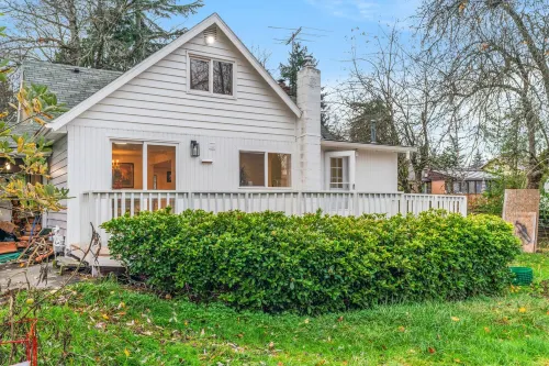 5Rm Seattle House w/Hot Tub , 12 Minutes to Stadiums