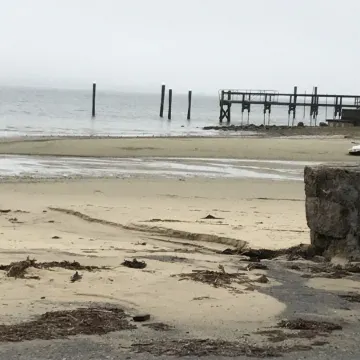 6 houses away from quiet beach! Minutes from the heart of Onset & Cape Cod Canal