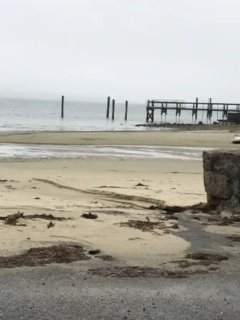 6 houses away from quiet beach! Minutes from the heart of Onset & Cape Cod Canal