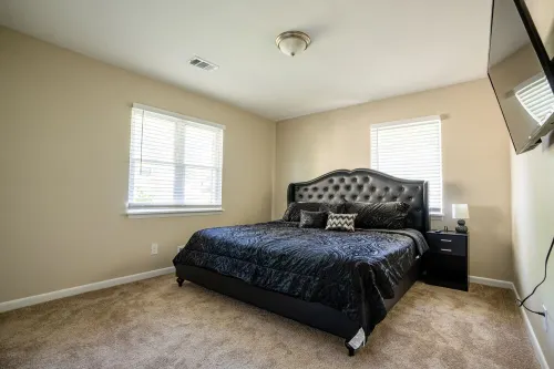 Beautiful Home in Decatur w/ game room. 12 min from Downtown.18 min from Airport