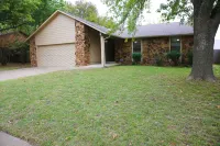 Broken Arrow Home -Cozy Design, Family Friendly Hotels near Broken Arrow Performing Arts Center