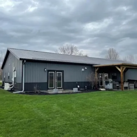 Charming 2 Bedroom Home with Hot Tub and Fire Pit
