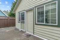 Cozy Tiny-Home with Big Heart! BBQ, 2Beds, Wifi, Pet Friendy!