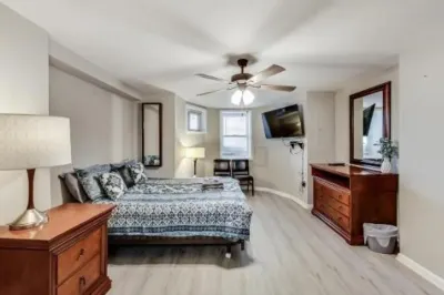 Beautiful Two Level Apt in DC Hotels in Mt. Vernon Square / Convention Center