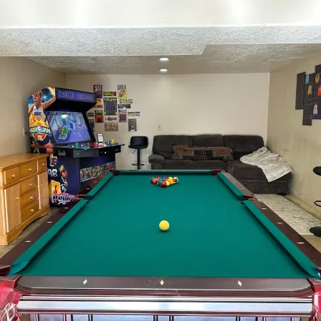 Woodland Views + Spacious Layout + Gameroom // Sleeps 12 in Beds