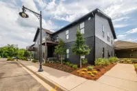 Beautiful Main Street Living in Trussville Hotels near Cato Fashions