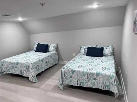 Barndo  blocks from boat launch, pier, beach and restaurants. Pet friendly