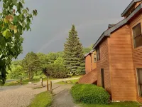 ⛷ 1BR Ski-Home Condo. Pool/Hot Tub/Sauna. Short walk 2 lifts, golf, hikes.