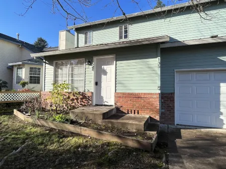 Cozy 4B House with Pool Table, Near Nike/Intel, 10miles to downtown Portland