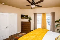 Lake Views! Upscale Private Villa