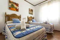 Private villa with heated pool and hot tub in Nerja (Malaga)