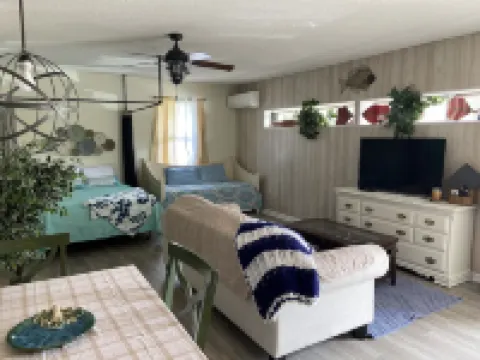 Private Cozy Studio in Navarre FL 納瓦拉酒店