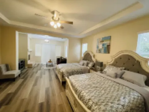 LUXURY HOME 3300 SQ FT, QUIET NEIGHBORHOOD