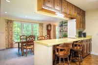 11 Bdrm ~🏠🏡1 Story- 35ppl! 2 HOUSES RETREATS, FIRETABLE🔥Lkt Mtn 6acre